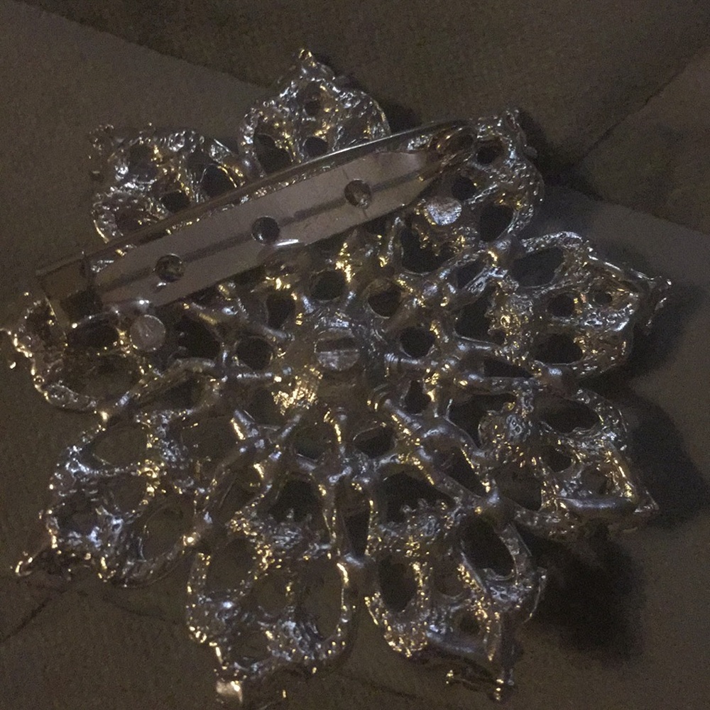 Brooch - Picture 2 of 3